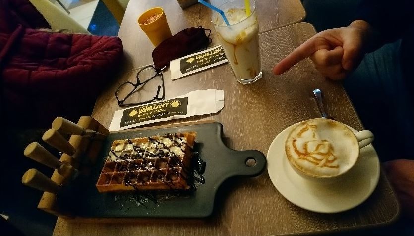 Vanillart Waffle & Coffee